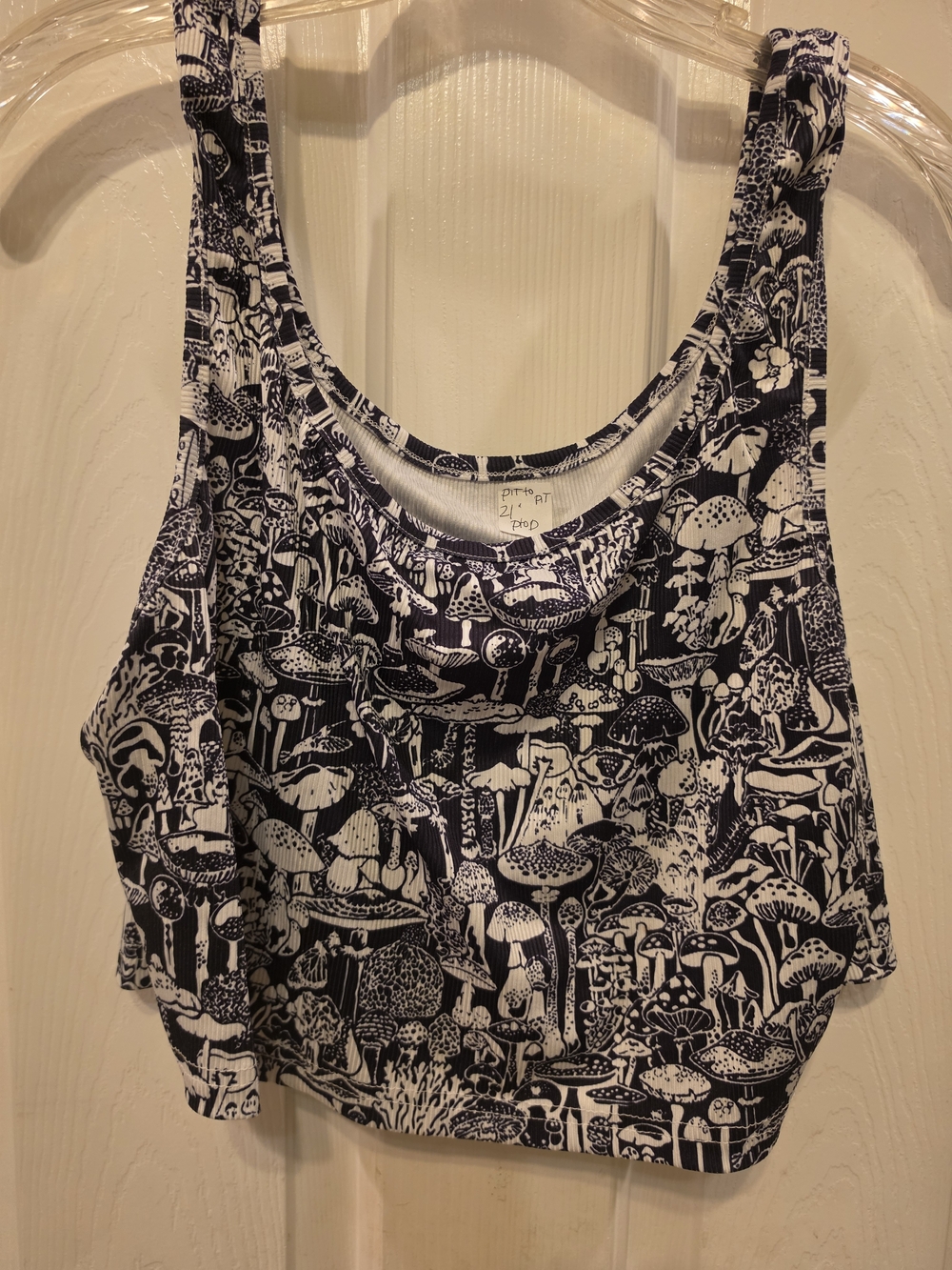 Women's Black & White Printed Tank Top. 21" Pit To Pit